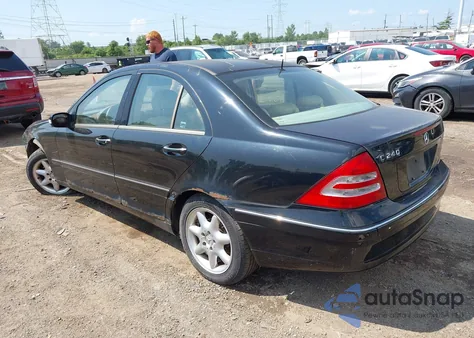 2002 Mercedes-Benz C 240 from USA, damaged, VIN WDBRF61J22E005317